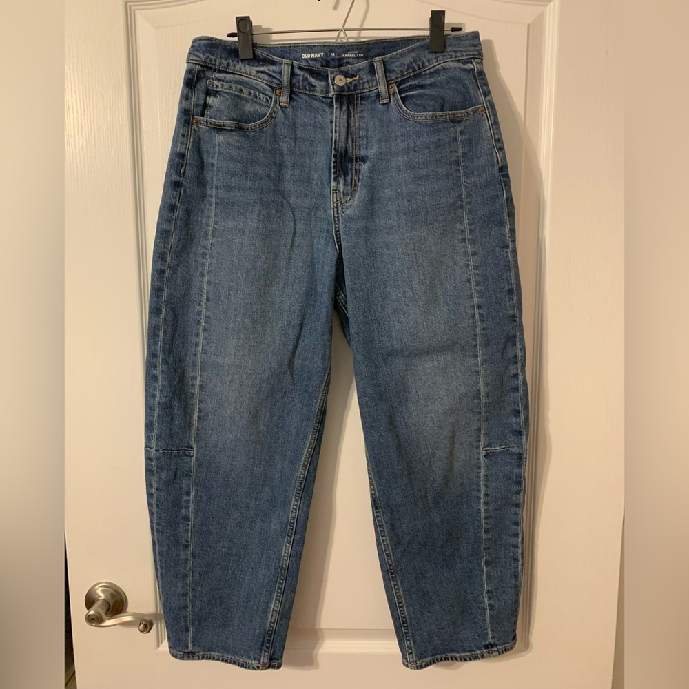 Old Navy Women's Barrel Jeans in Blue
